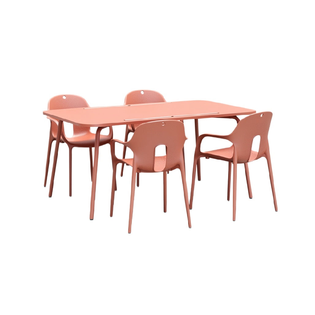 Moderne kunststof eetset in perzikkleur met vier stoelen