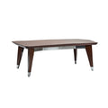 Modern houten eettafel met metalen accenten en strakke lijnen